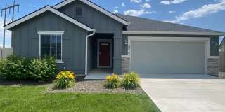 Modern 3 Bed Rental with Ultimate Privacy & Low-Maintenance Living Gallery 1