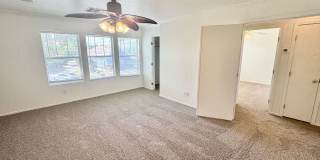 4 Bedroom 3 Bathroom Home in Surprise! Has Loft & Additional Office/Den! Gallery 32