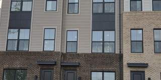 25039 DESELBY Square Gallery 1