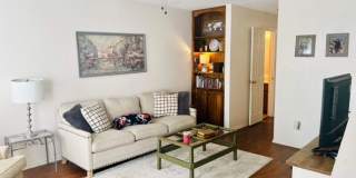 2 Bd / 2 Ba Townhome Minutes Away From Campus  Downtown! Gallery 1