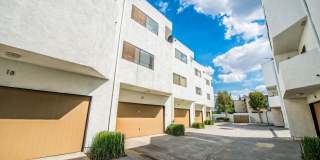Modern Style 3 Bed / 3 Bath Townhouse + Bonus Room in North Alhambra! Gallery 13
