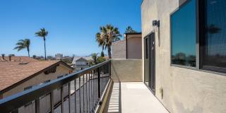 Beautiful 3 bed 2.5 baths "fully furnished" townhouse in the charming neighborhood of University Heights. Gallery 24