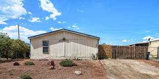 Fresh & Modern 3-Bedroom Home with Huge Backyard! Gallery 1