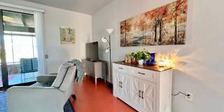 Beautiful and cozy 1BR Townhome in Green Valley Gallery 5