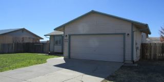 THREE BEDROOM HOME IN LEAVITT LAKE FOR RENT Gallery 1