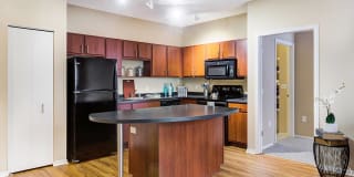 Uptown Lake Apartments Gallery 9