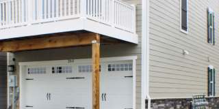End-unit Townhouse with mountain views Gallery 26