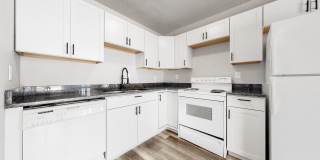 Updated 2 Bed Townhouse w/ Utilities Included! Gallery 10