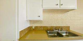 Swan Court Apartments - 1 and 2 Bedroom Homes! Gallery 16