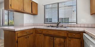 Mission Beach. 3 bedroom, 2.5 bath, 2 car garage, Gallery 9