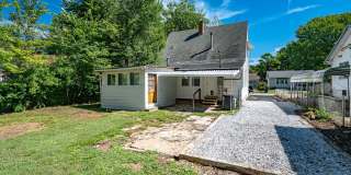 1317 South Pennsylvania Avenue | Springfield, MO 65807 COLLEGE PRE-LEASING – Fresh Interior Remodel – Walk to Campus Gallery 17