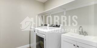 Beautiful Large Furnished Home w/A Pool Gallery 29