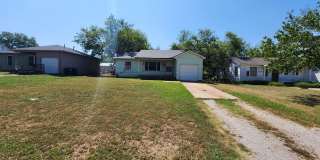 2 bedroom 1 bath bungalow in Shawnee. Gallery 26
