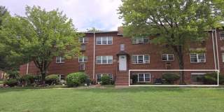 Updated and spacious garden (ground) floor apartment with 2-bedrooms & 1 full bathroom Gallery 1