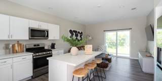 Spacious turfed yard! Gallery 4