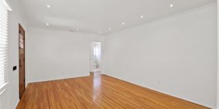 4232 Walnut Gallery 4