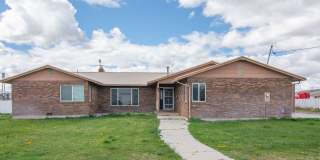 Spacious 3 Bed 2 Bath Brick Home with RV Parking, Shop Space & Large Yard in Tremonton! Gallery 5