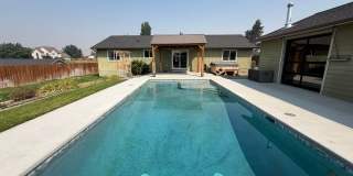 Now renting 3 bedroom House with additional pool house Gallery 1