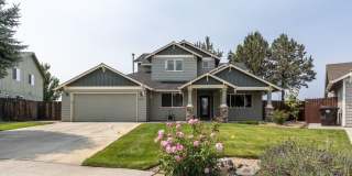 Gorgeous home at end of cul-de-sac with RV parking and views Gallery 1