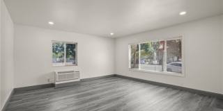 14335 Hamlin Street Gallery 5