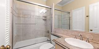 Luxury Living in this Stunning Pool Home! Gallery 13