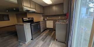2 Bedroom 1 Bath Winchester House - Walking Distance to the Lake! Gallery 1