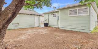 Spacious 4 bedroom rental ~ 4308 S Jackson Gallery 26