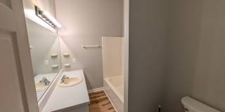 2 bedroom, new floors, walkable! Gallery 8