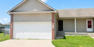 Spacious 3 Bed / 2.5 Bath Duplex Spacious 3 Bed / 2.5 Bath Duplex Gallery 1