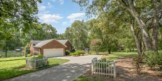 Waterfront– Fully Furnished on Lake Norman – Available 10/1 Gallery 1