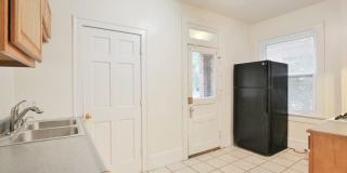 Central Campus - Newly renovated 4 Bedroom 2 Bathroom House Gallery 12