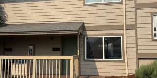 Newly Remodeled 2 Story Unit in Prineville Gallery 1