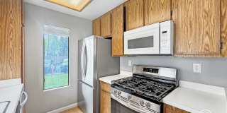Bright 2BD/2BA Corner Unit Condo in Mira Mesa with Dual En-Suite Baths, Patio & Pool Gallery 1