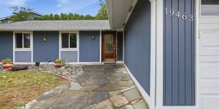 Charming 3BR/2BA Ranch Home with Huge Fenced Yard | East Hill, Kent Gallery 1