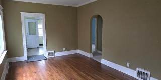 177 N Riverbank Street Gallery 8