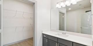 The Belle at the Lamar Gallery 27