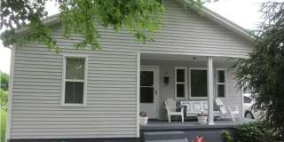 121 Linn St Gallery 1