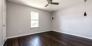 Culdesac Home on Over Half an Acre! Pet friendly and 6-12 month leases! Gallery 8