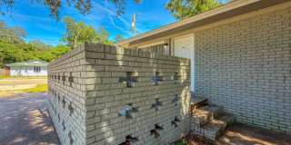 RENOVATED 2/1 w/ New Flooring/Paint, Fenced Yard, Deck, Walk In Closets, Granite Counters, & Stainless Appliances ! Avail NOW for $1295/month Gallery 34