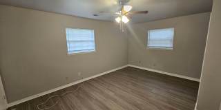Nice 4 bedroom 1.5 bath home close to U of A and I-49 Gallery 8