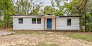 RENOVATED 4/2 in Walkable Location, Stainless Steel Appliances,  Garage/Workshop! Available NOW for $1850/month! Gallery 1