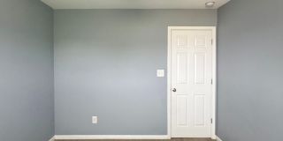 Spacious 3 Bed 2.5 Bath Home with Fenced Backyard Gallery 16