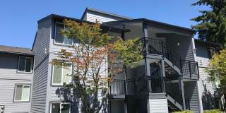 Top Floor Condo in Renton | Spacious 1 Bed, 1 Bath + Parking | Prime Location! Gallery 1