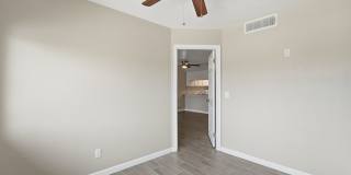 Central Phoenix Gem! Private Patio, Gated, Pool + Underground Parking Gallery 19