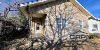 2 Bed 1 Bath with 2-Car Detached Garage Gallery 1