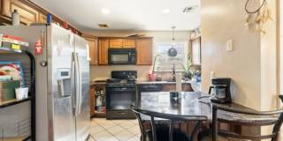 1024 East Blancke Street Gallery 4