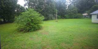 Charming 2 Bedroom Home with Large Fenced Yard! Gallery 11