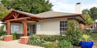 Crestbrook Apartments Gallery 2