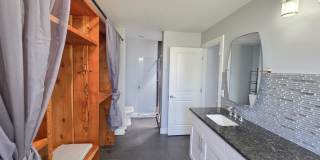7 Bedroom Home in Bloomington Gallery 19