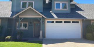 2 Bedroom 2.5 Bath Townhome Gallery 1